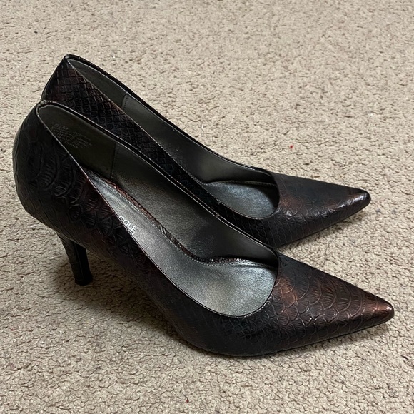 Kenneth Cole Pointy Heels - Picture 5 of 7